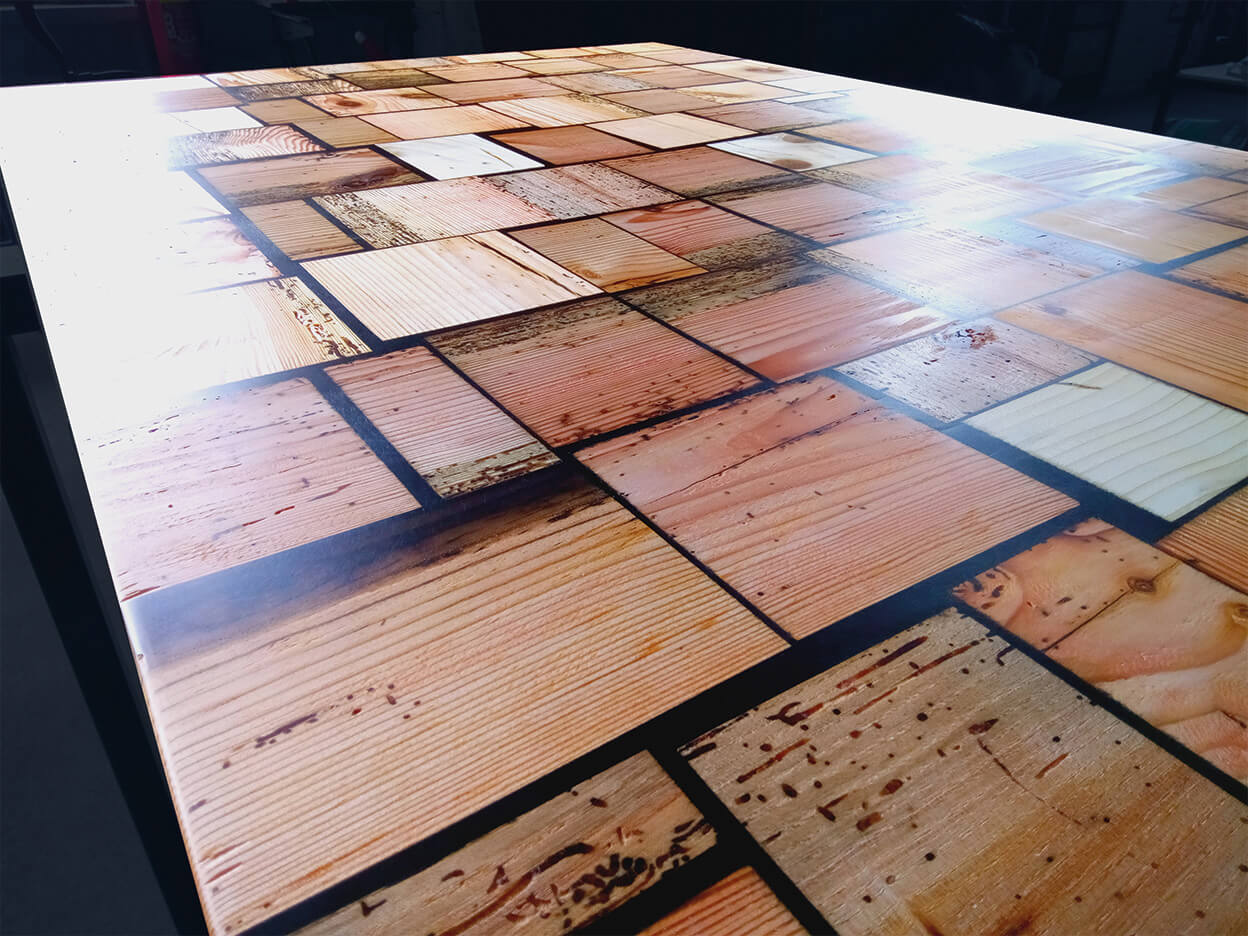 Table basse, bois et résine noire